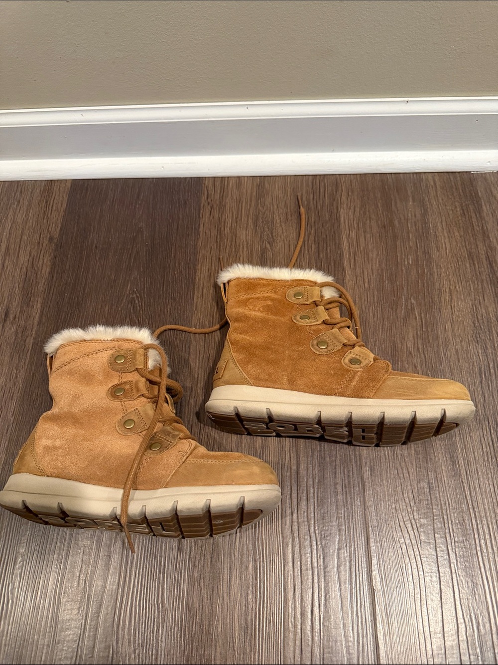 Sorel Women's Tan Suede Faux-Fur Collar Winter Boot - Picture 3 of 6